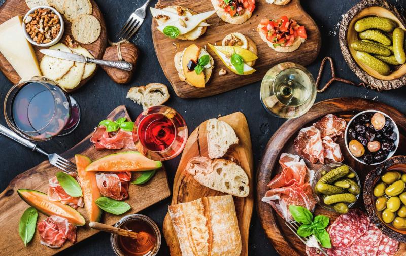 TOP 7 Eleganckich sposobów na podawanie przystawek i przekąsek