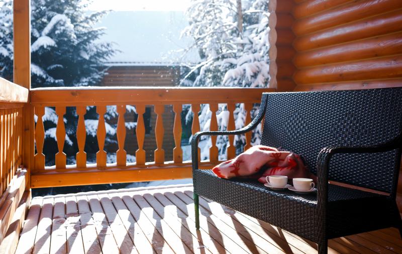 Jak zabezpieczyć balkon i taras na zimę?
