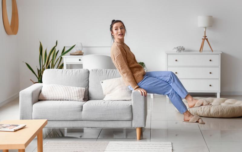 Salon w stylu skandynawskim - jakie dodatki i dekoracje wybrać?