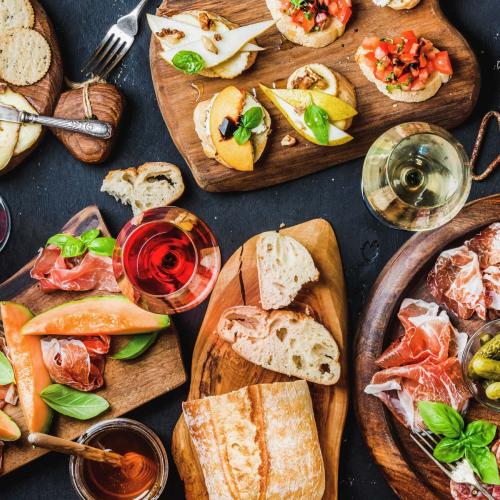 TOP 7 Eleganckich sposobów na podawanie przystawek i przekąsek