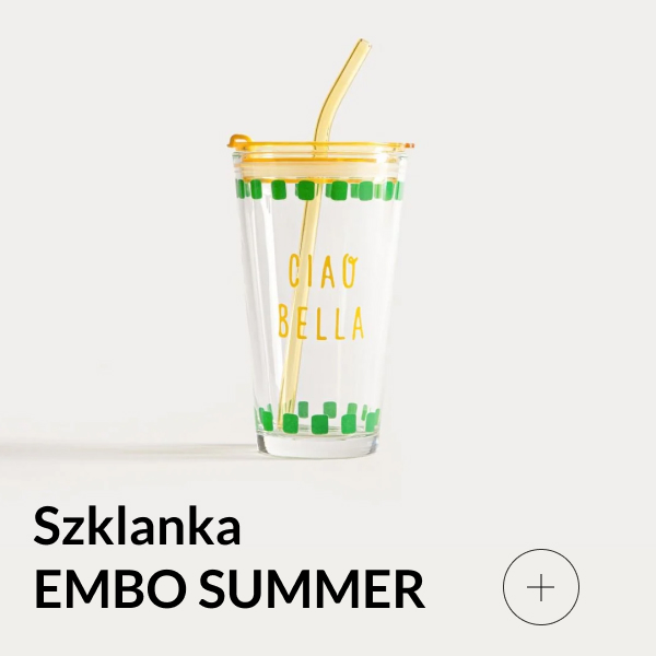 Szklanka z pokrywką i słomką