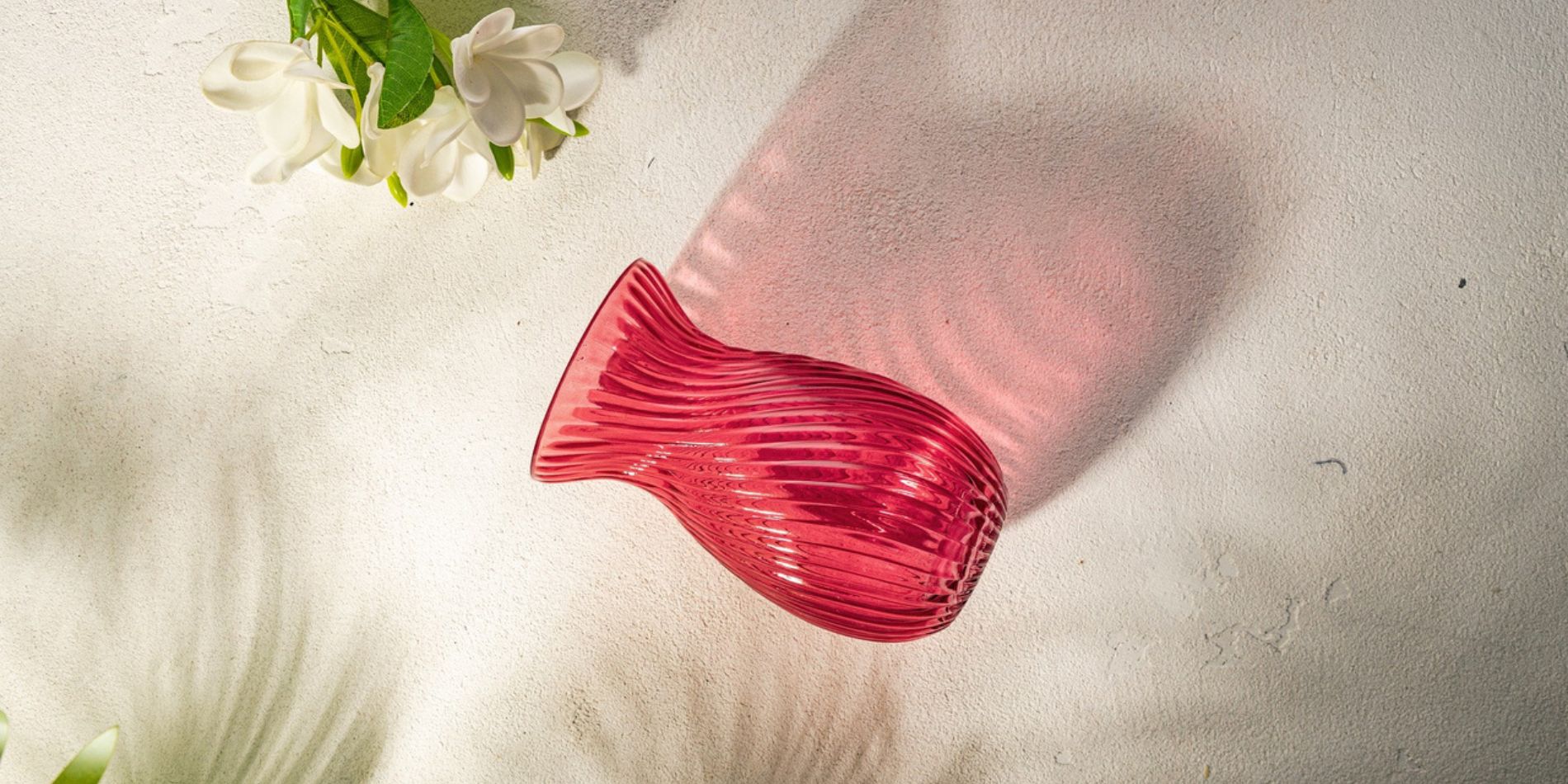 Kolory tropical decor — zieleń, turkus, błękit, róż i słoneczne akcenty