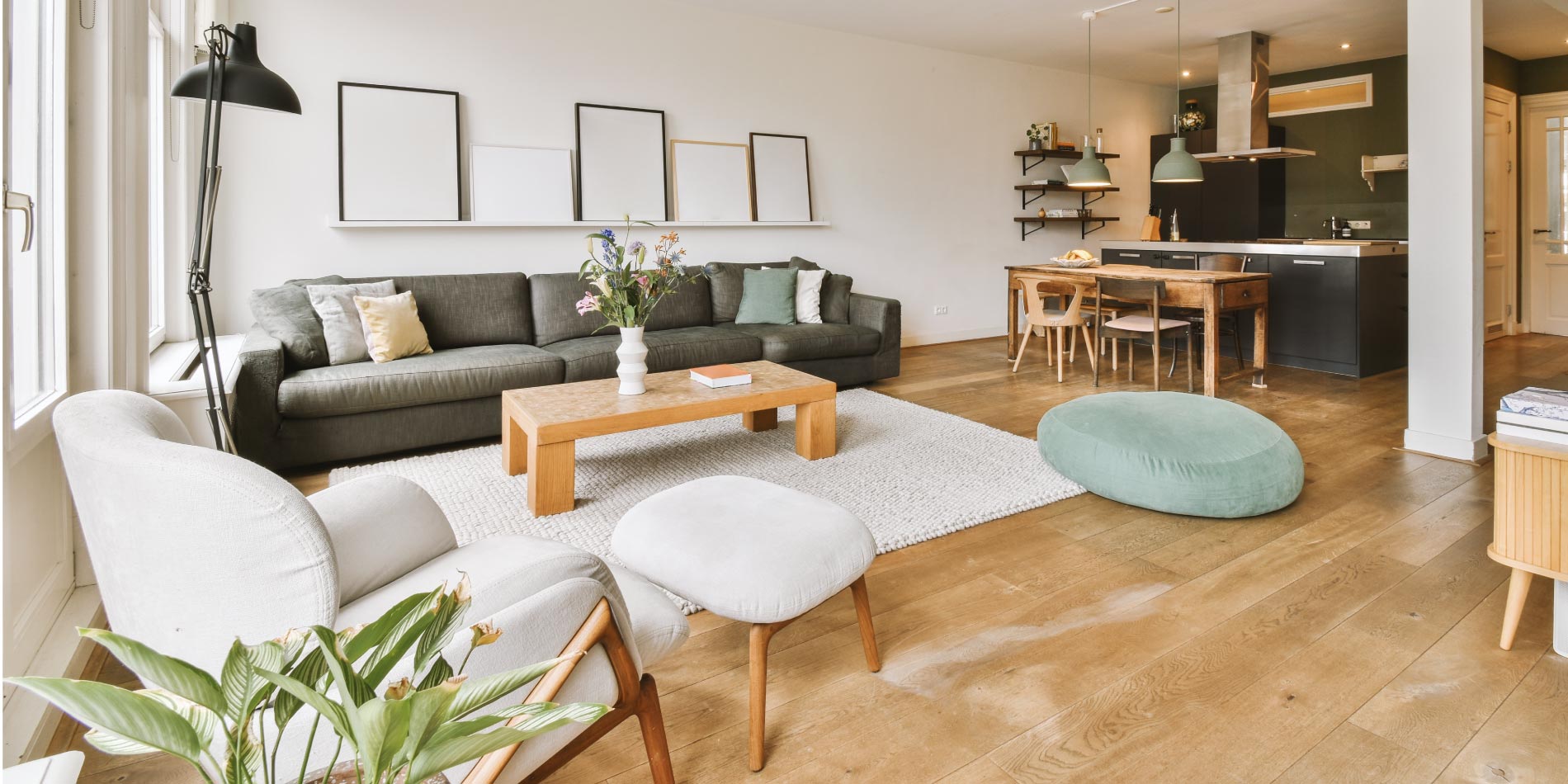 Jak urządzić przytulny i minimalistyczny salon z jadalnią