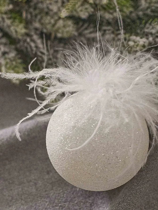 Bombka FJER z piórami biała 8 cm