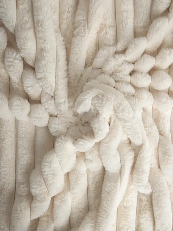 Koc ARVELO z imitacji króliczego futra ecru 150x200 cm