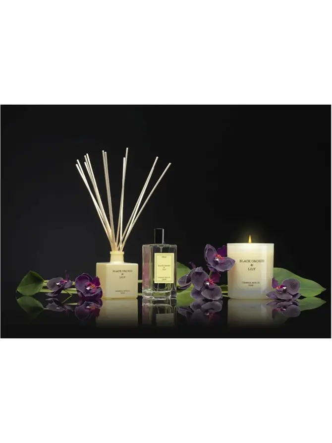Świeca BOTIQUE Premium Black Orchid and Lily 8x9 cm