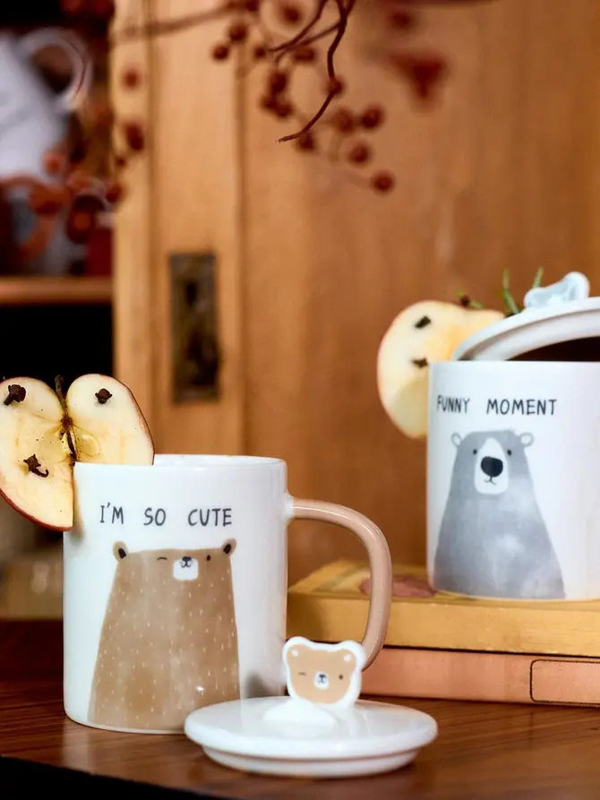 Kubek BATIS z brązowym misiem i porcelanową przykrywką 0,35 l