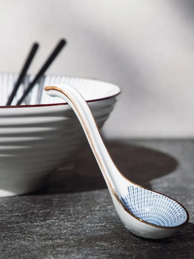 Łyżka do ramenu SALADO w paski z brązowym rantem 16,5 cm