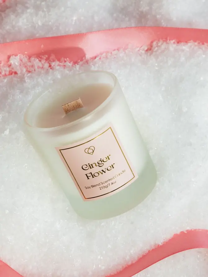Świeca zapachowa z woskiem sojowym SPARKLING NOEL Ginger Flower 210 g