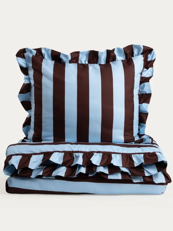 Pościel TIFFANY z mikrofibry z falbanką w paski czekoladowo-błękitne 220x200 + 2*50x60 cm