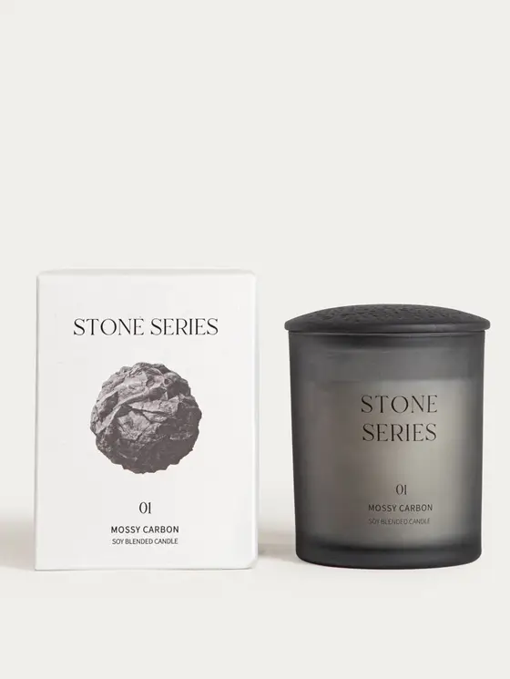 Świeca zapachowa z woskiem sojowym STONE 01 Mossy Carbon 290 g