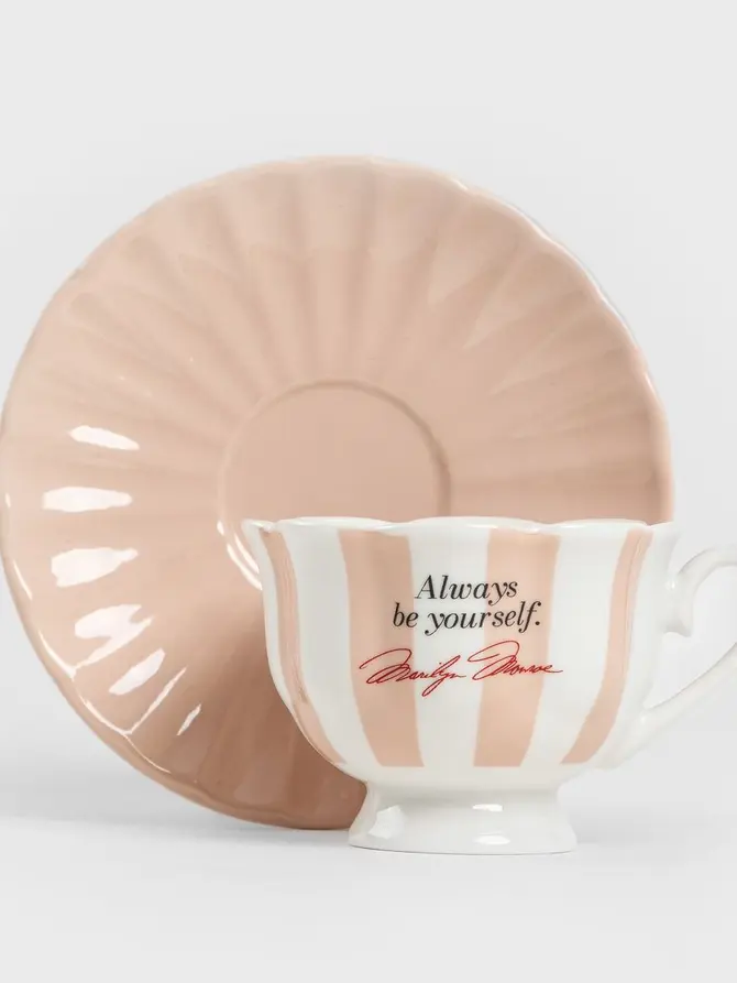 Filiżanka ze spodkiem MONROE LOVE w paski różowa 0,15 l