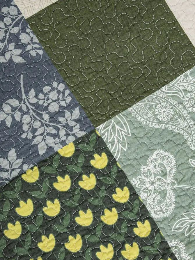 Narzuta PATCHWORK bawełniana w oliwkowy wzór z pikowaniem 200x220 cm