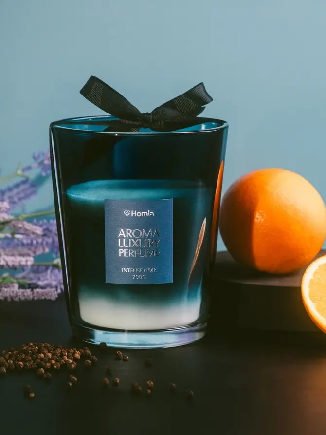 Świeca zapachowa EMBER Intense Noir 700 g
