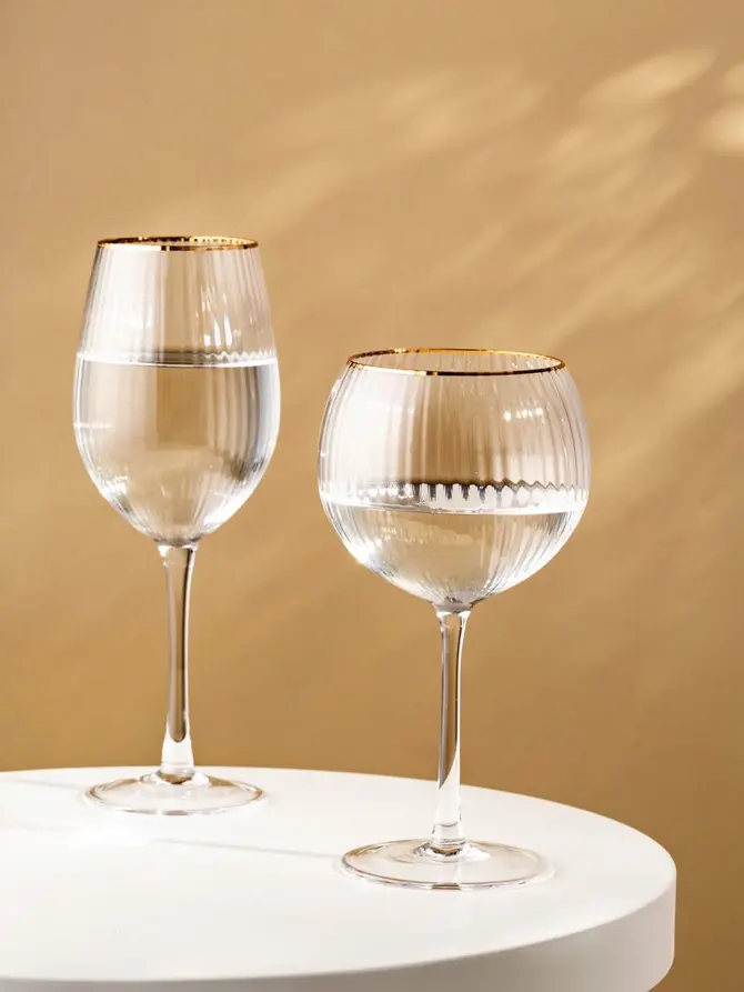 Kieliszek LYNN ryflowany transparentny ze złotym rantem 0,55 l