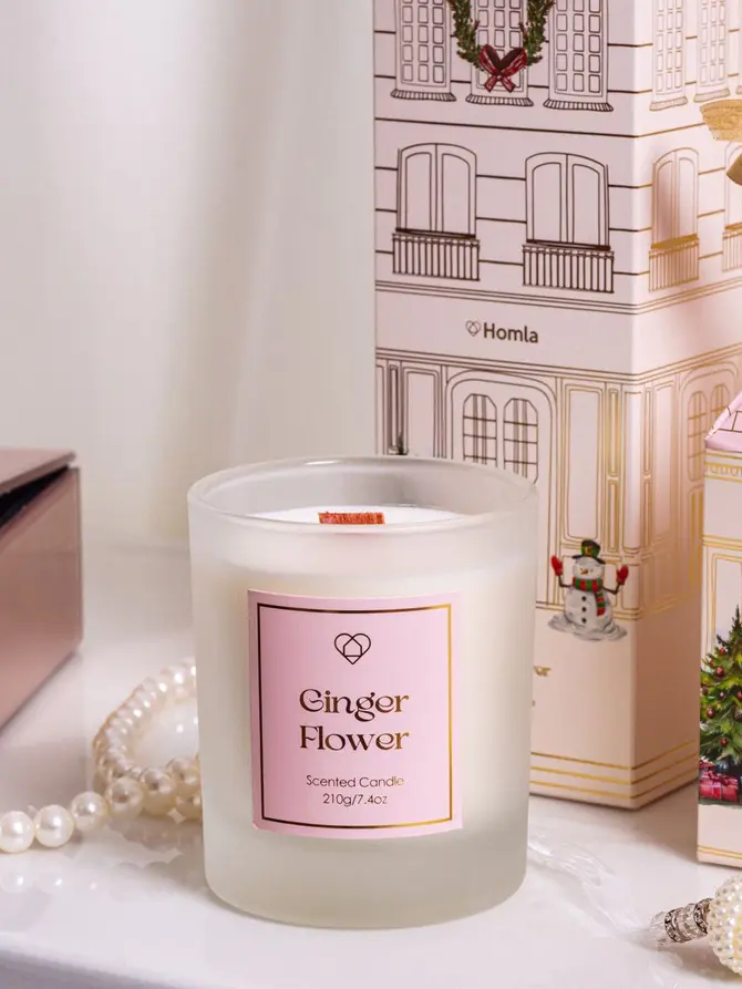 Świeca zapachowa z woskiem sojowym SPARKLING NOEL Ginger Flower 210 g