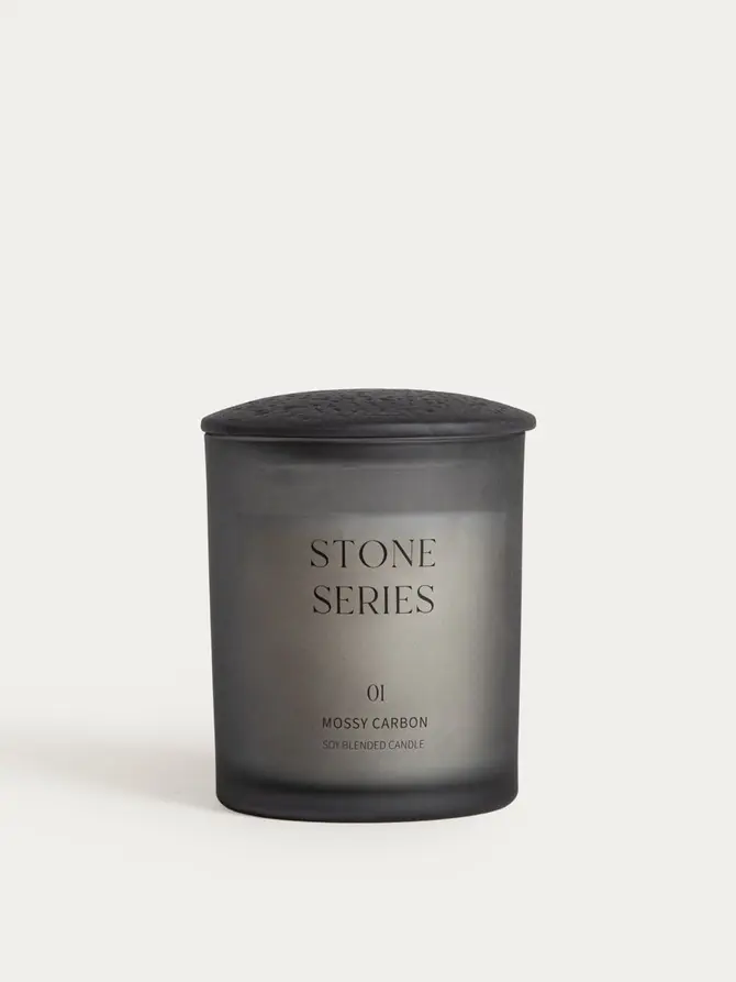Świeca zapachowa z woskiem sojowym STONE 01 Mossy Carbon 290 g