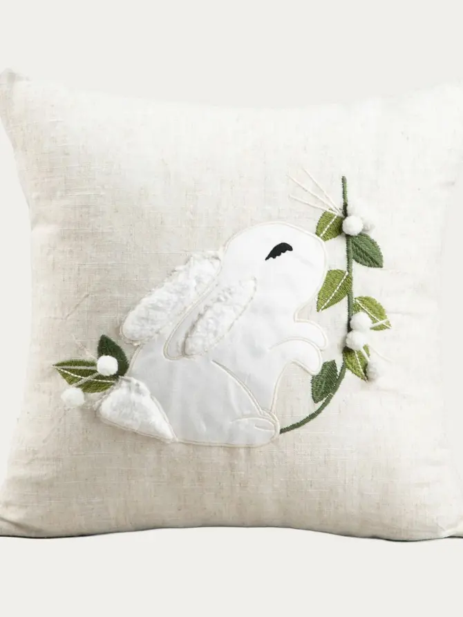 Poszewka UTLA z dodatkiem lnu z aplikacją zająca z pomponem 45x45 cm