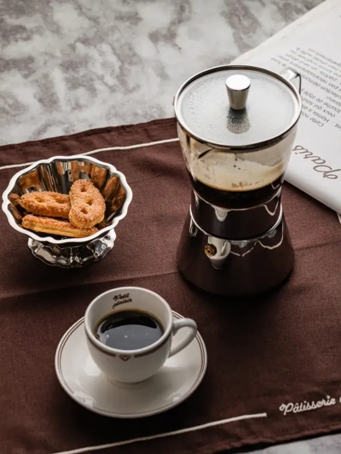 Kawiarka LUMI MOKKA stalowa ze szklanym elementem 6 cups