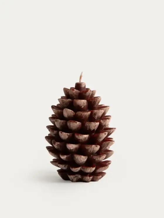Świeca dekoracyjna WOODEN CRAFT szyszka 200 g