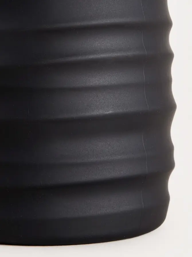 Dozownik TORUS z tłoczeniem czarny 8,2x8,2x17 cm