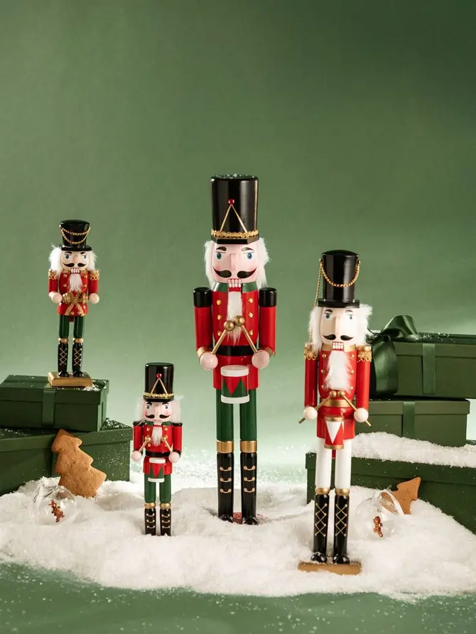 Figurka NUTCRACKER dziadek do orzechów z bębenkiem 50 cm