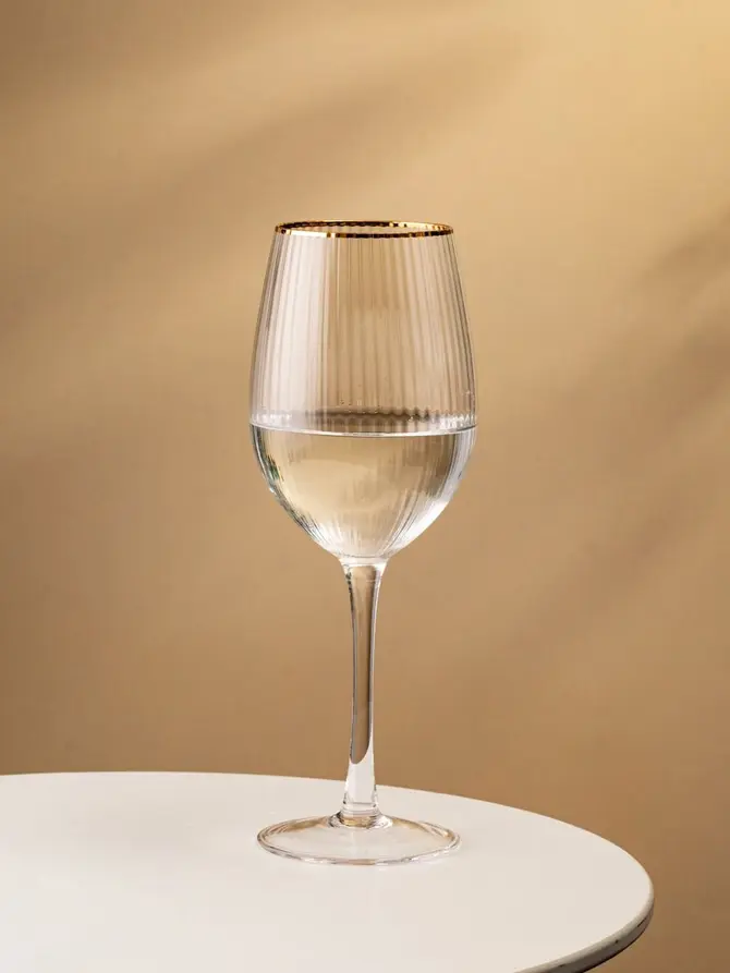 Kieliszek LYNN do wina ryflowany transparentny ze złotym rantem 0,5 l