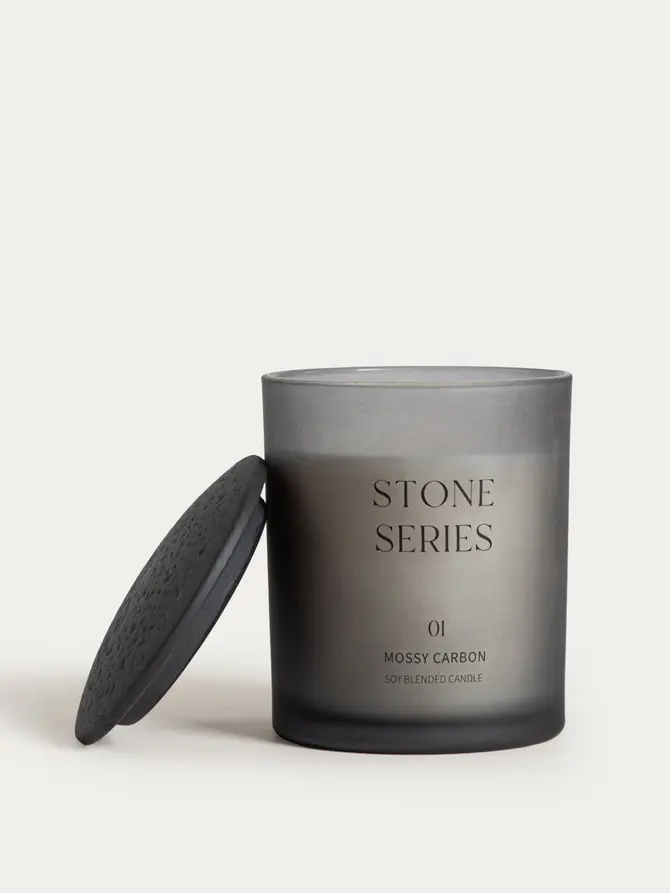 Świeca zapachowa z woskiem sojowym STONE 01 Mossy Carbon 290 g