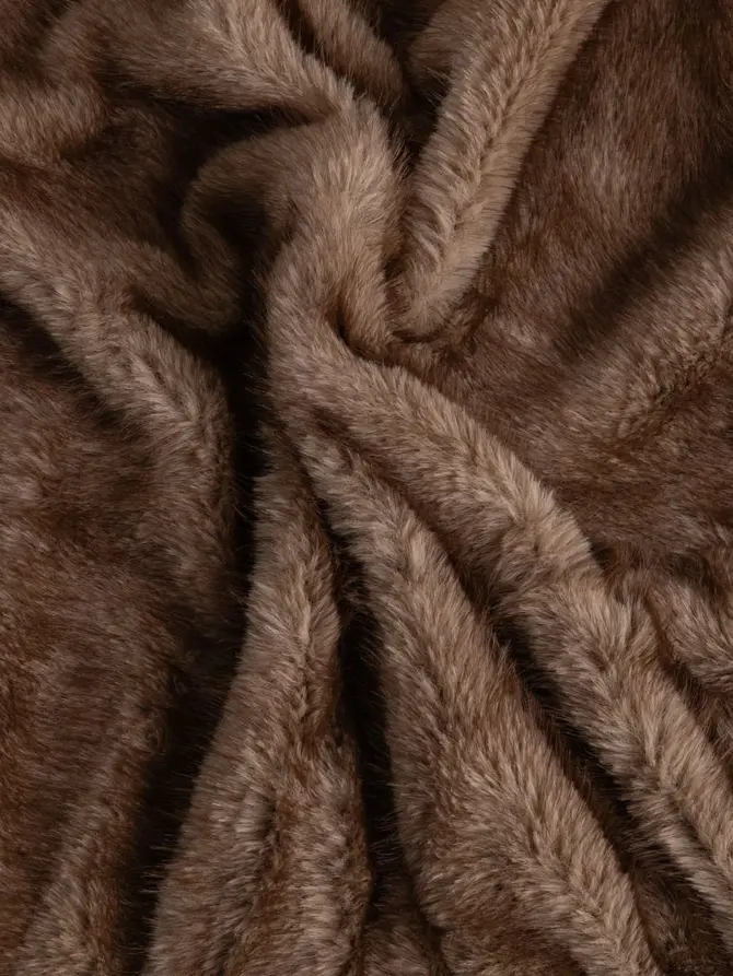 Koc MISTRA puszysty ze sztucznego futra z długim włosiem 150x200cm