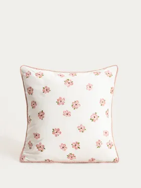 poszewka florecita z haftowanymi drobnymi kwiatuszkami